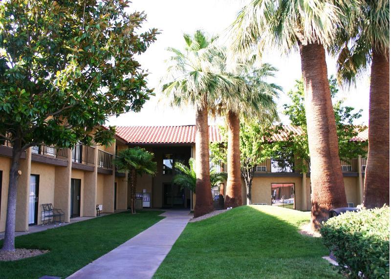 Hotel Loge St George Utah - Fall 2025 3*